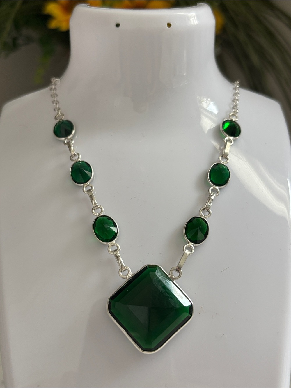 Emerald Green Quartz Faceted Gemstone Pendant Necklace